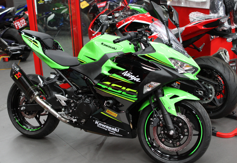 Kawasaki_Ninja400_蠍子管AKRAPOVIC